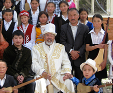 吉爾吉斯大師Nurbek Serkebaev與Nurak Abdrakhmanov在Djany-Tilek音樂學校 (2009)